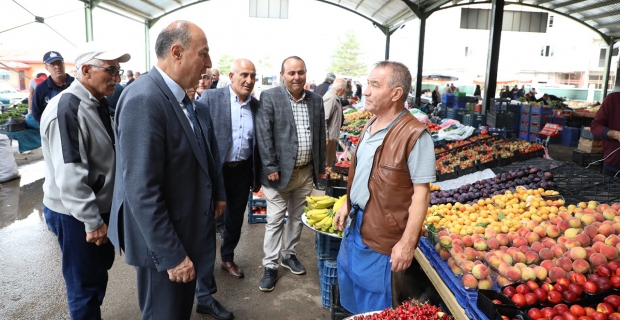 Başkan Arslan, Pazar esnafının taleplerini dinledi