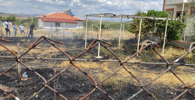 Alaca'daki yangın bahçeyi küle çevirdi