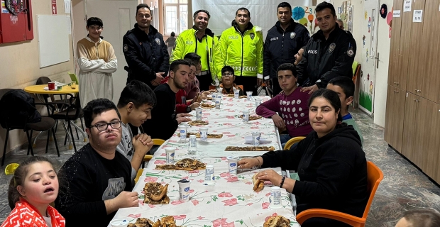 Polis ekipleri özel bireylerle buluştu