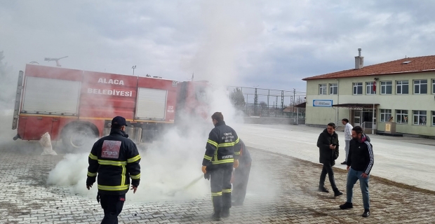 Alaca Belediyesi’nden öğrencilere yangın eğitimi