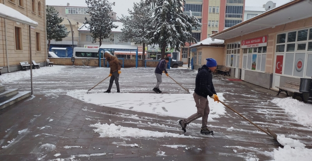 Belediye ekiplerinin kar seferberliği