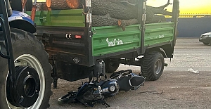 Traktöre çarpan motosikletin sürücüsü ölümden döndü