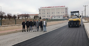 Alaca Devlet Hastanesi’nin yolları yenilendi