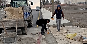 Devlet Hastanesi yolundaki kaldırım çalışmalarını tamamladı 