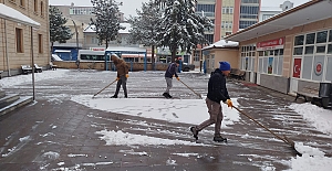 Belediye ekiplerinin kar seferberliği