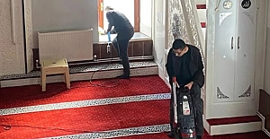 Ülkü Ocakları Alaca'da cami temizliği yaptı 